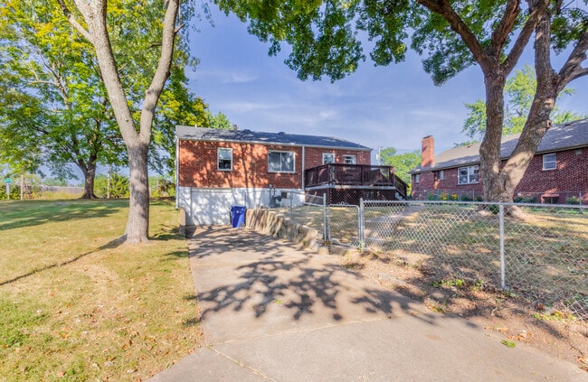 Building Photo - 569 Mapleview Dr