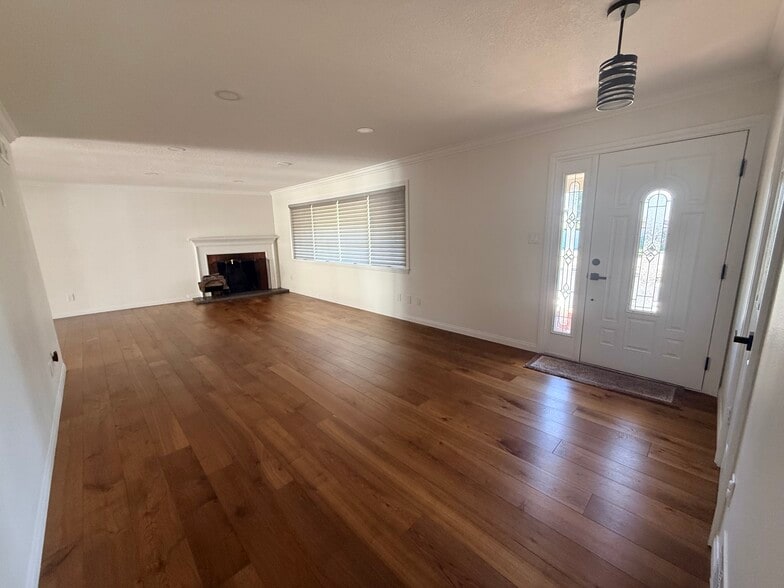 Building Photo - 11130 Canby Ave