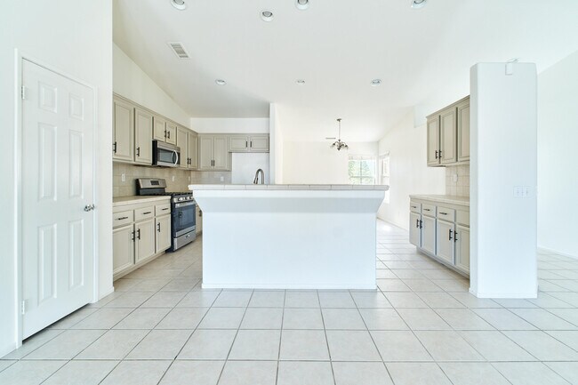 Building Photo - 47626 Calle Diamante