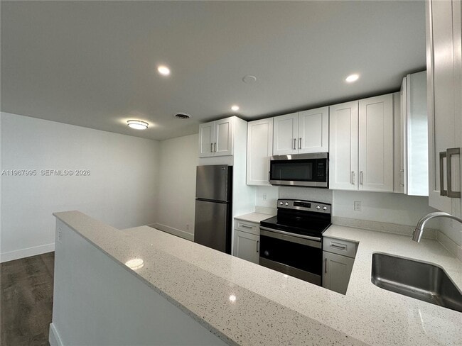 Building Photo - 2436 Van Buren St