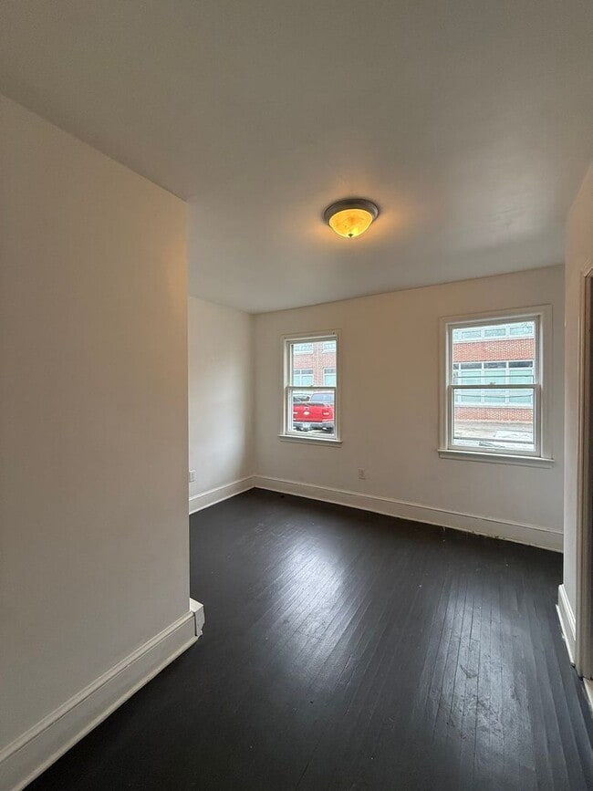 Building Photo - 269 W Cottage Pl