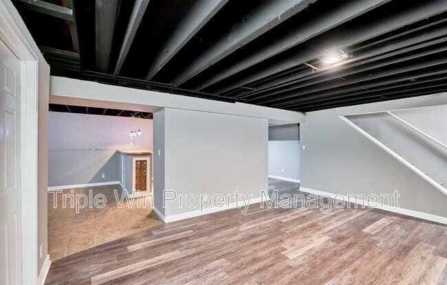 Building Photo - 121 Walnut Hill Dr