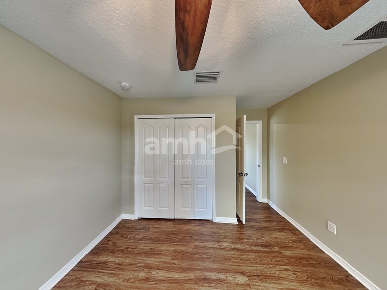 Building Photo - 5654 Aaron Ct