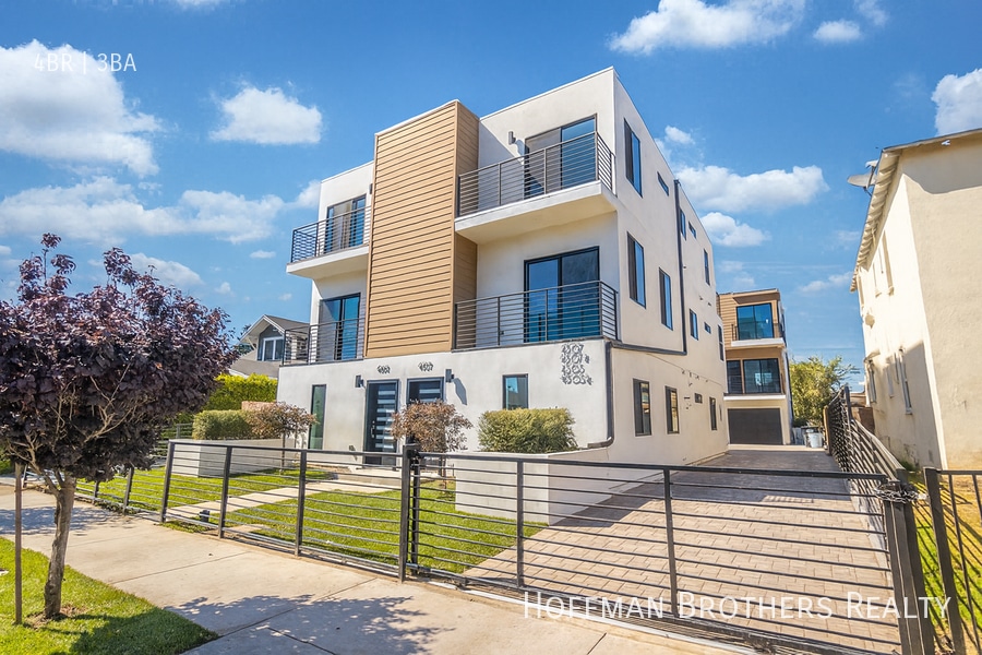 Building Photo - 4507 1/4 W 18th St