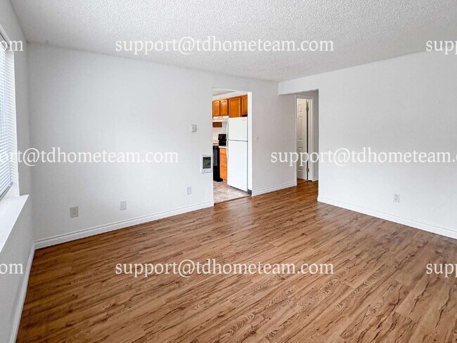 Building Photo - "Charming 2-Bed Retreat in Tacoma – Cozy 7...