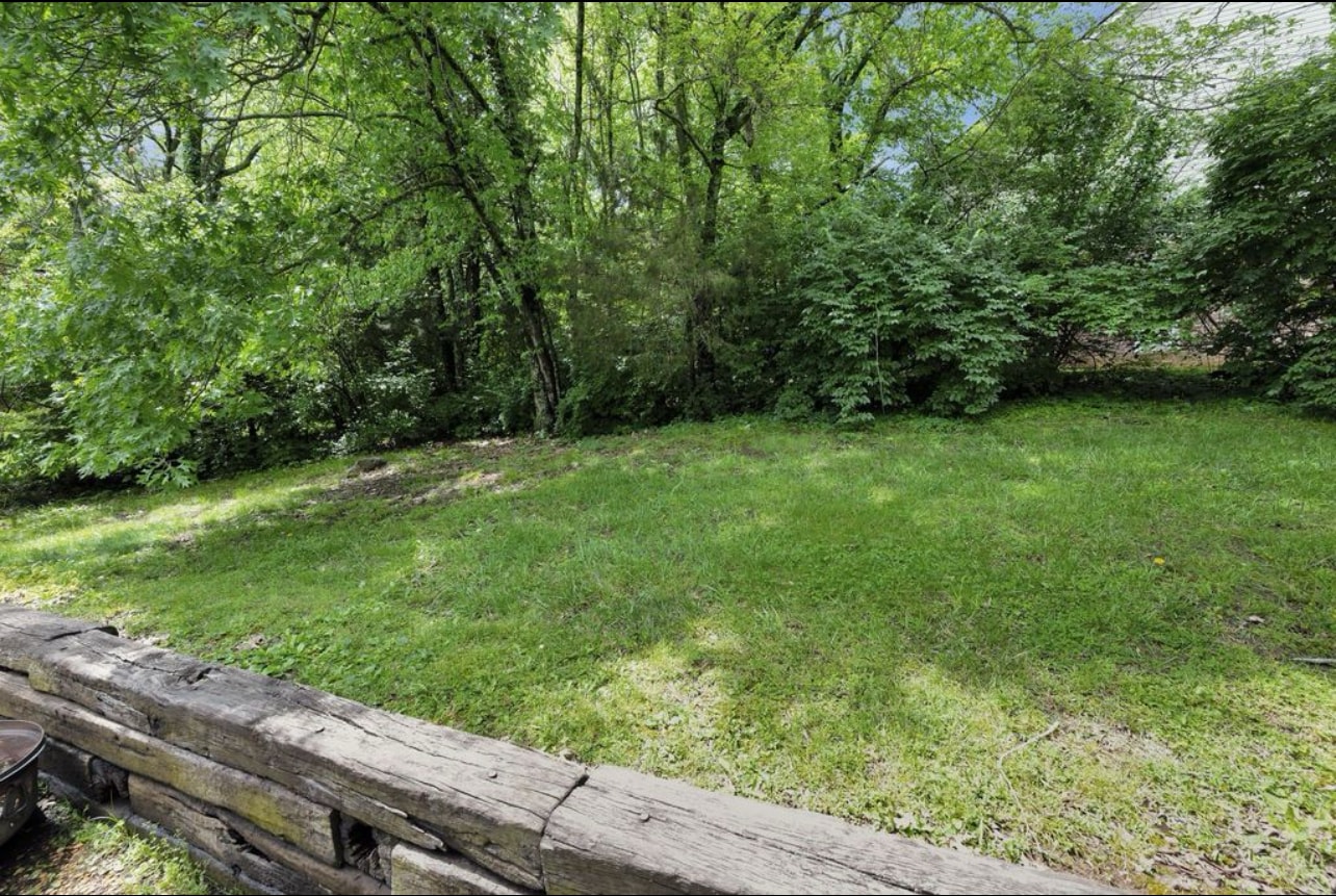 Building Photo - 6925 Sunnywood Dr