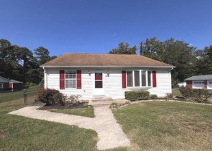 Building Photo - 42802 Higgs Ln