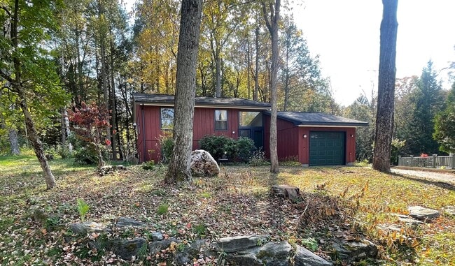Building Photo - 4BR/1.5 Bath in Dalton – $2,800/mo Peacefu...