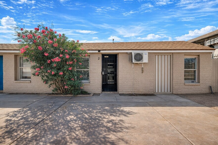 Building Photo - 1218 S 15th Dr