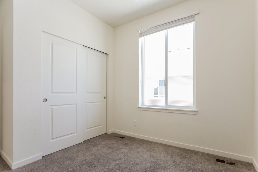 Building Photo - 18601 E 47th Pl