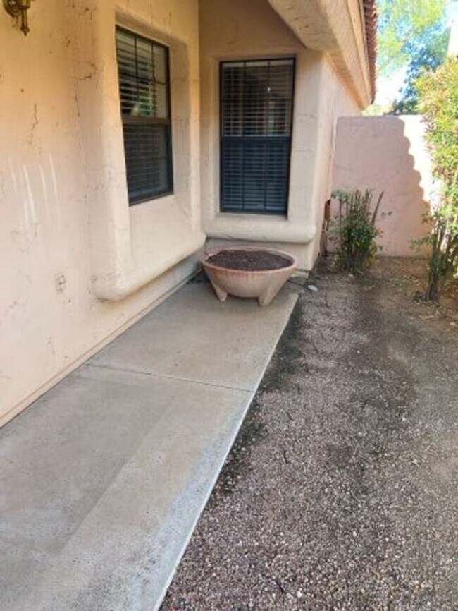 Building Photo - 5249 N Adobe Cir