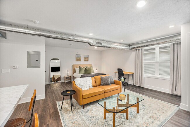 Primary Photo - 1562 Michigan St NE