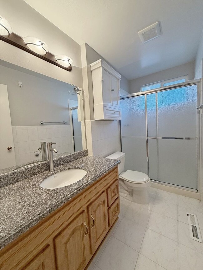 Building Photo - Nice single family home with gorgeous kitchen
