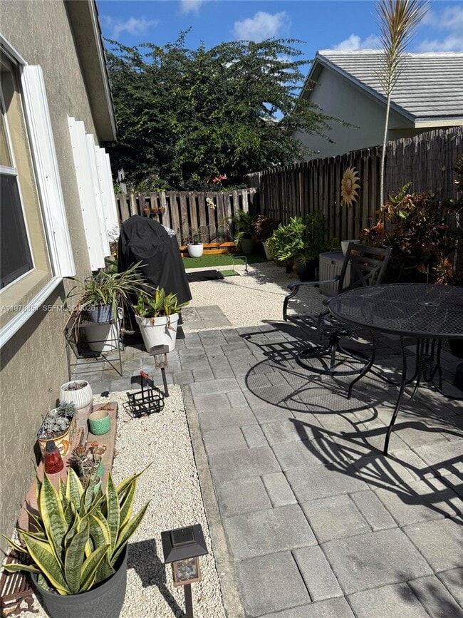 Building Photo - 2704 Pinewood Ct