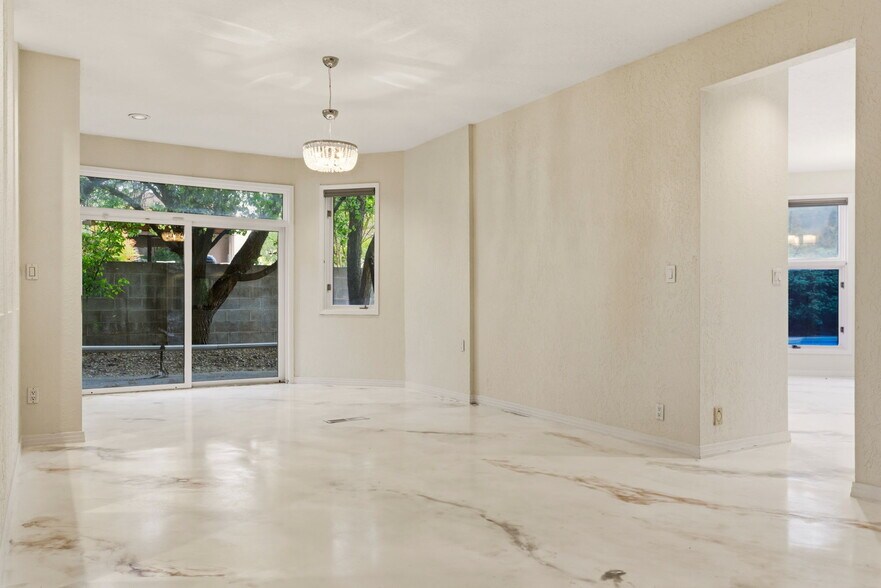 Building Photo - 9706 Tanoan Dr NE