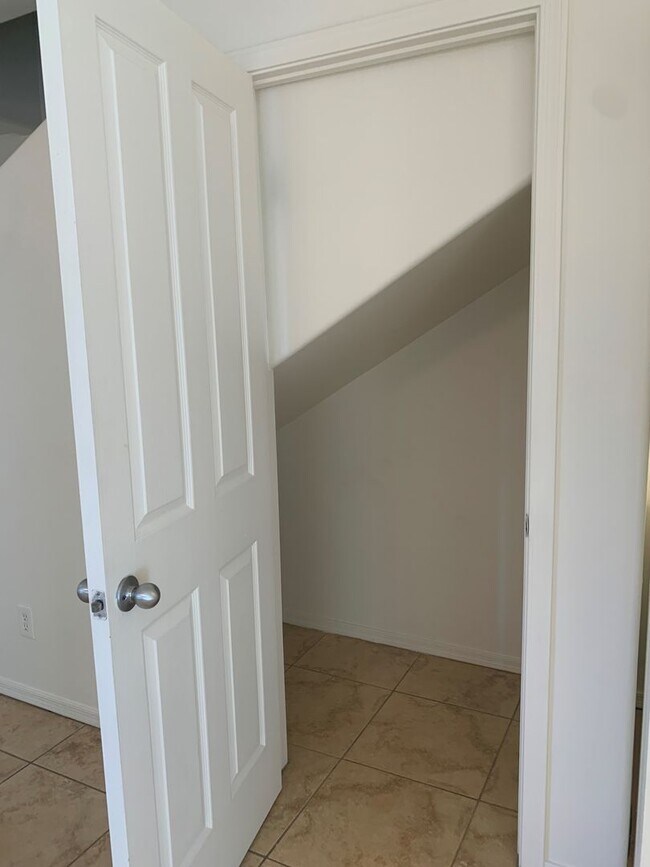 Building Photo - 8980 E Speedway Blvd