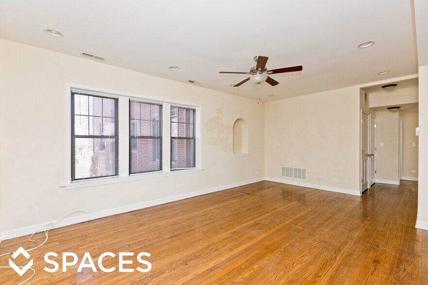 Building Photo - 1821 W Leland Ave