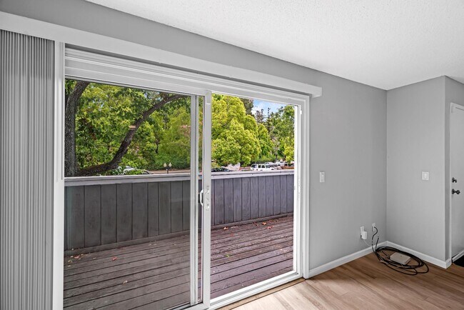 Building Photo - 165 Oddstad Dr