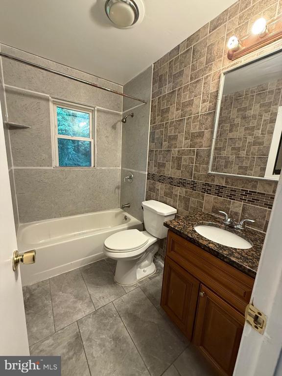 Building Photo - 4521 Edinburg Dr