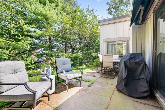 Building Photo - 401 Heritage Vlg