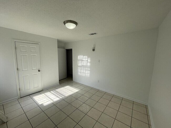 Building Photo - 746 Bellemeade