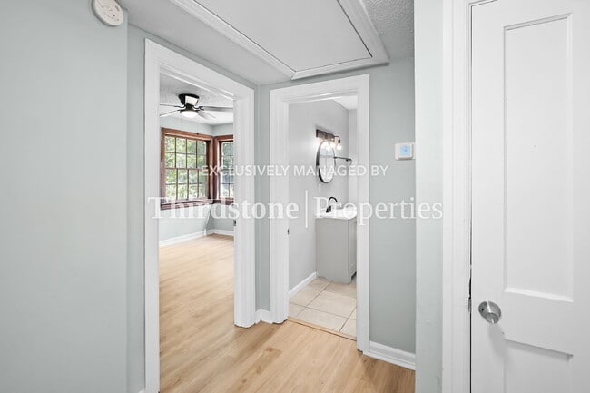 Building Photo - 8057 Oakwood St