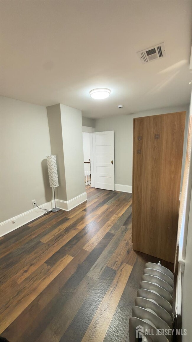 Building Photo - 55 Suydam St