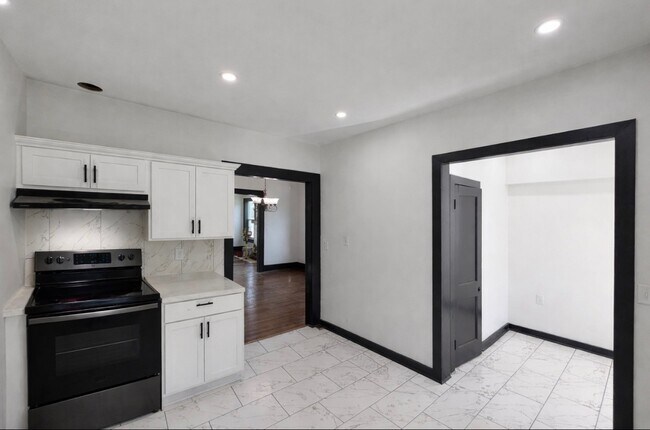 Building Photo - 807 Cuyahoga St