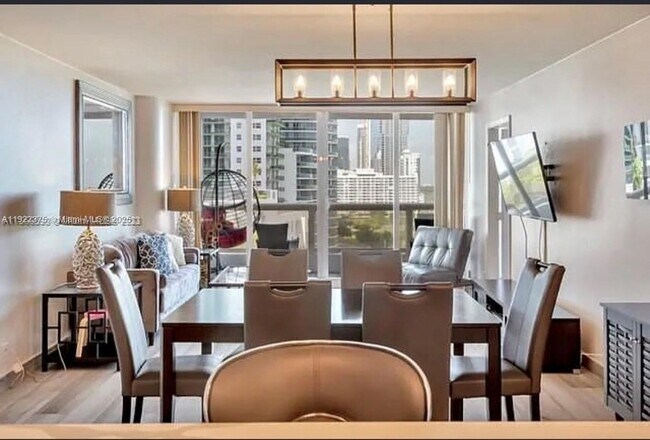 Building Photo - 1717 N Bayshore Dr