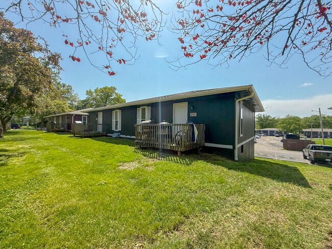 Primary Photo - 319 West Blvd N