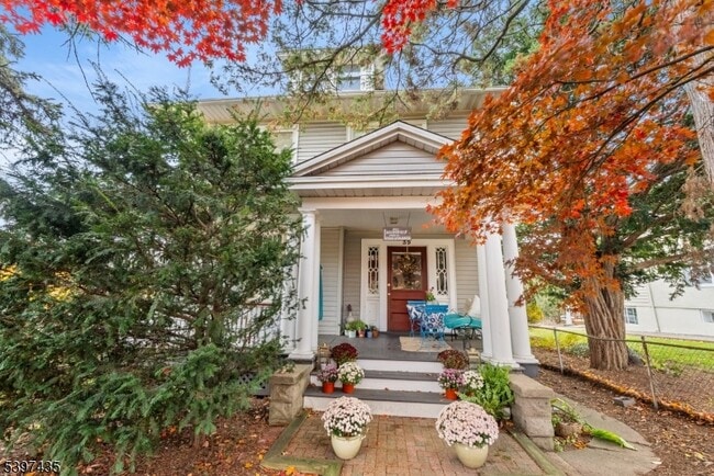 Building Photo - 39 Walnut St