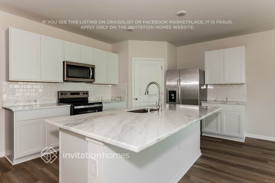 Building Photo - 8021 Majestic Palms Ct