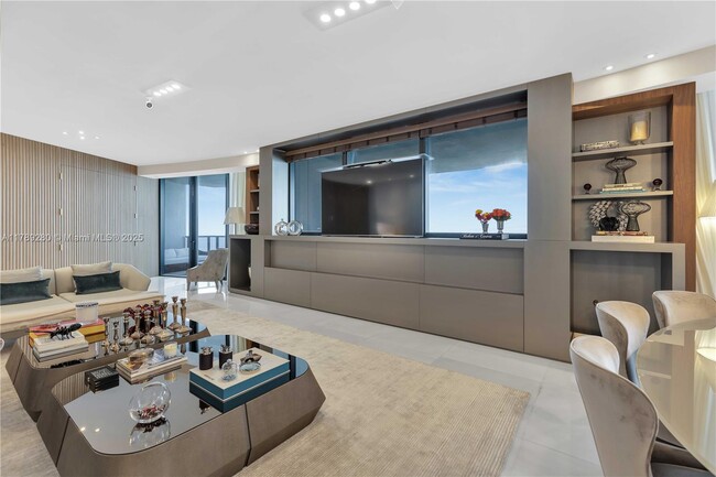 Building Photo - 18555 Collins Ave