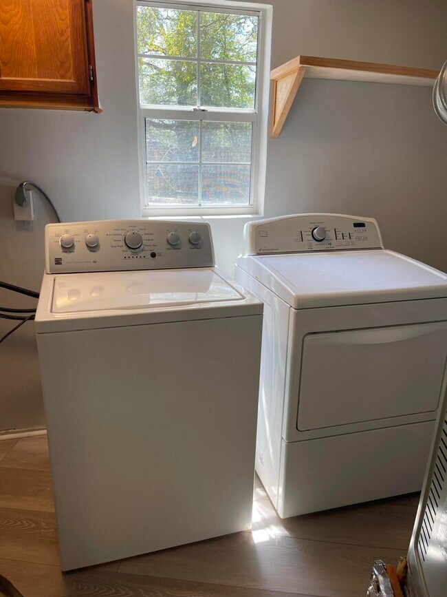 Building Photo - 133 3rd St