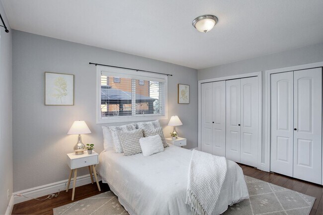 Building Photo - 4 Bed | 2 Bath | Spacious Backyard | Prime...