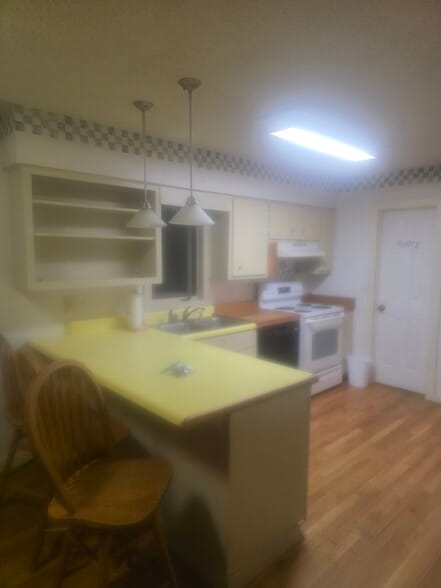 Kitchen - 181 Eastwood Bnd