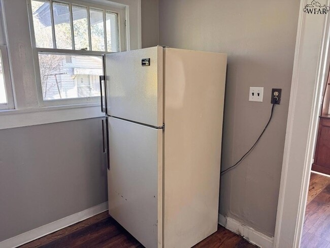 Building Photo - 1710 Monroe St