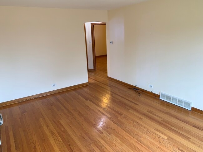 Building Photo - 3826 Clarence Ave