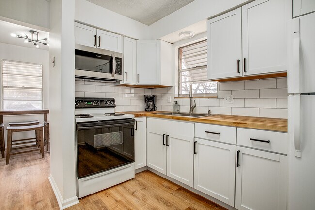 Building Photo - 8736 W 70th St