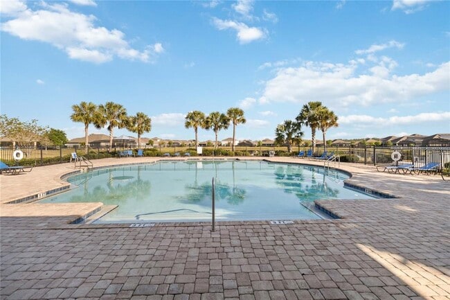 Building Photo - 1651 Chatsworth Cir