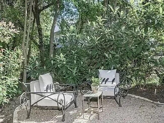 Building Photo - 5607 Courtyard Dr