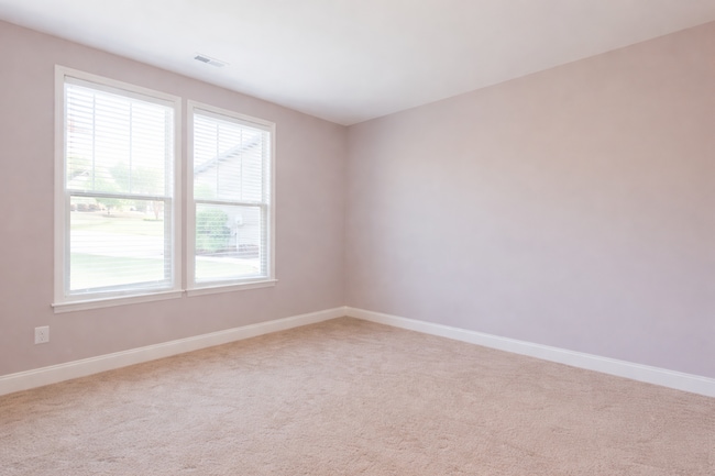 Building Photo - Fantastic Location & Price