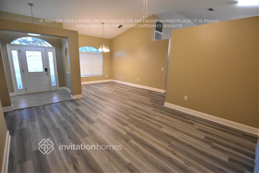 Building Photo - 4526 Windsor Ct E