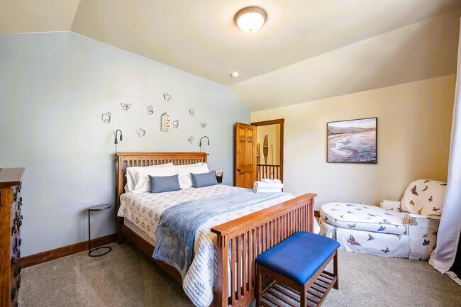 Building Photo - 738 Skyline Dr