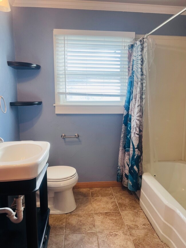 Building Photo - 2013 S Milam St