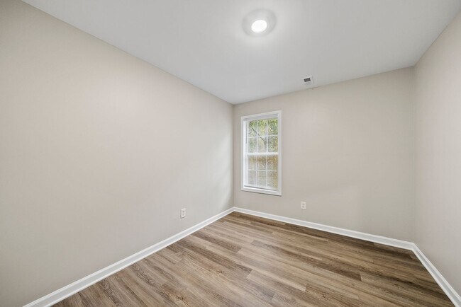 Building Photo - 201 Tonylee Ct