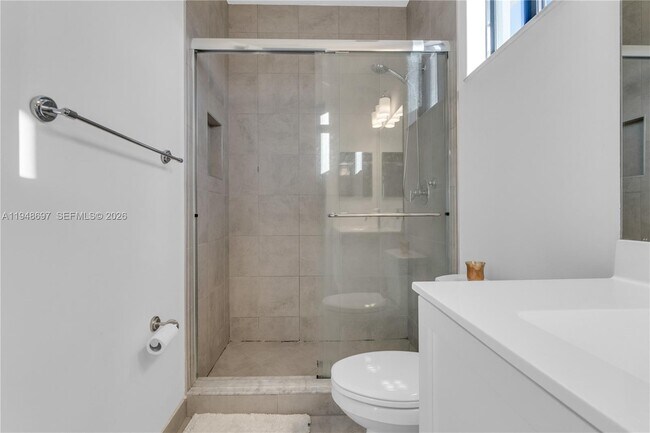 Building Photo - 10890 Shore St