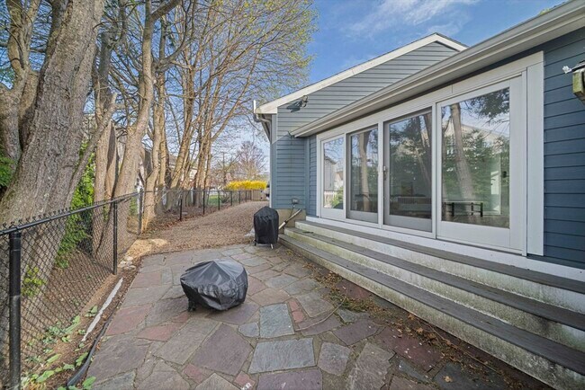 Building Photo - 66 Roosevelt Rd