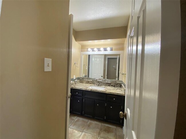 Building Photo - 7411 Betanna Dr