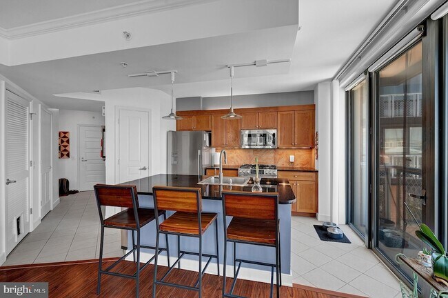 Building Photo - 616 E Street NW Unit 1118